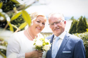 Romantisches Hochzeitsfoto von Alexandra & Karl in Wolfsegg am Hausruck – Hochzeitsfotografin Oberösterreich