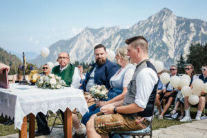 Hochzeitsfoto von Barbara & Florian auf der Postalm – Hochzeitsfotografie Oberösterreich, Julia Schwarzlmüller