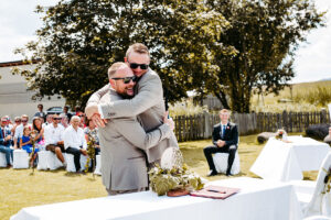 Hochzeitsfoto von Christian & Christoph am Attersee – authentische Hochzeitsfotografie Oberösterreich, Fotografin Vöcklabruck