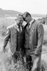 Romantisches Hochzeitsfoto von Christian & Christoph – Hochzeitsfotograf Oberösterreich, Julia Schwarzlmüller