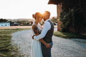 Romantisches Hochzeitsfoto von Familie Maier – Hochzeitsfotografie Oberösterreich, Julia Schwarzlmüller