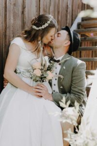 Romantisches Hochzeitsfoto von Sarah & Michael – fotografiert von Julia Schwarzlmüller, Hochzeitsfotografin Oberösterreich